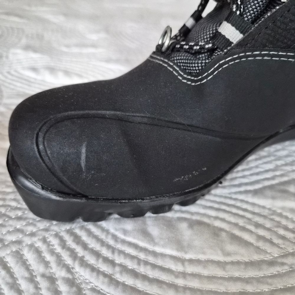 Rossignol Women's Black and Gray Cross Country Ski Boots $45 - Picture 3 of 16